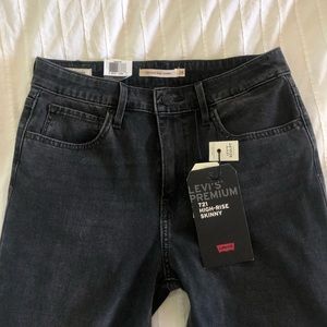 NWT Levi’s Gray Jeans